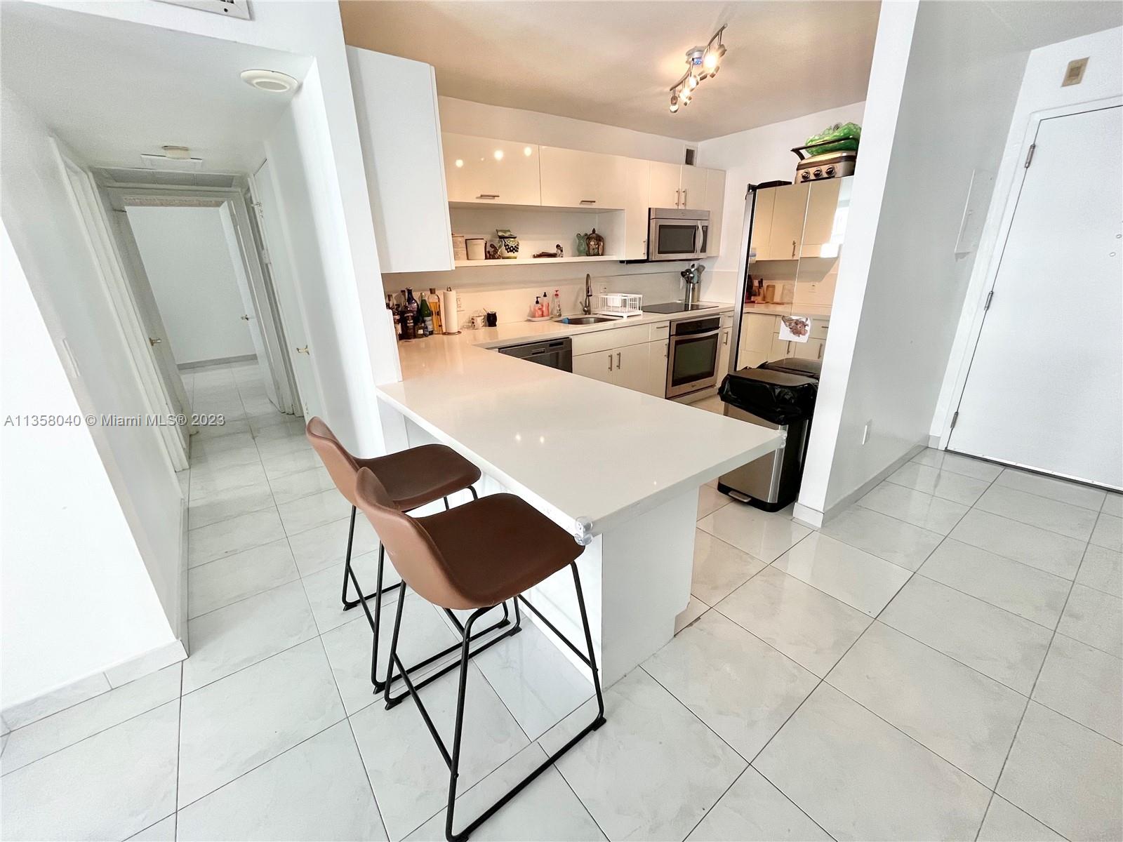 5701 Collins Ave Unit: 517