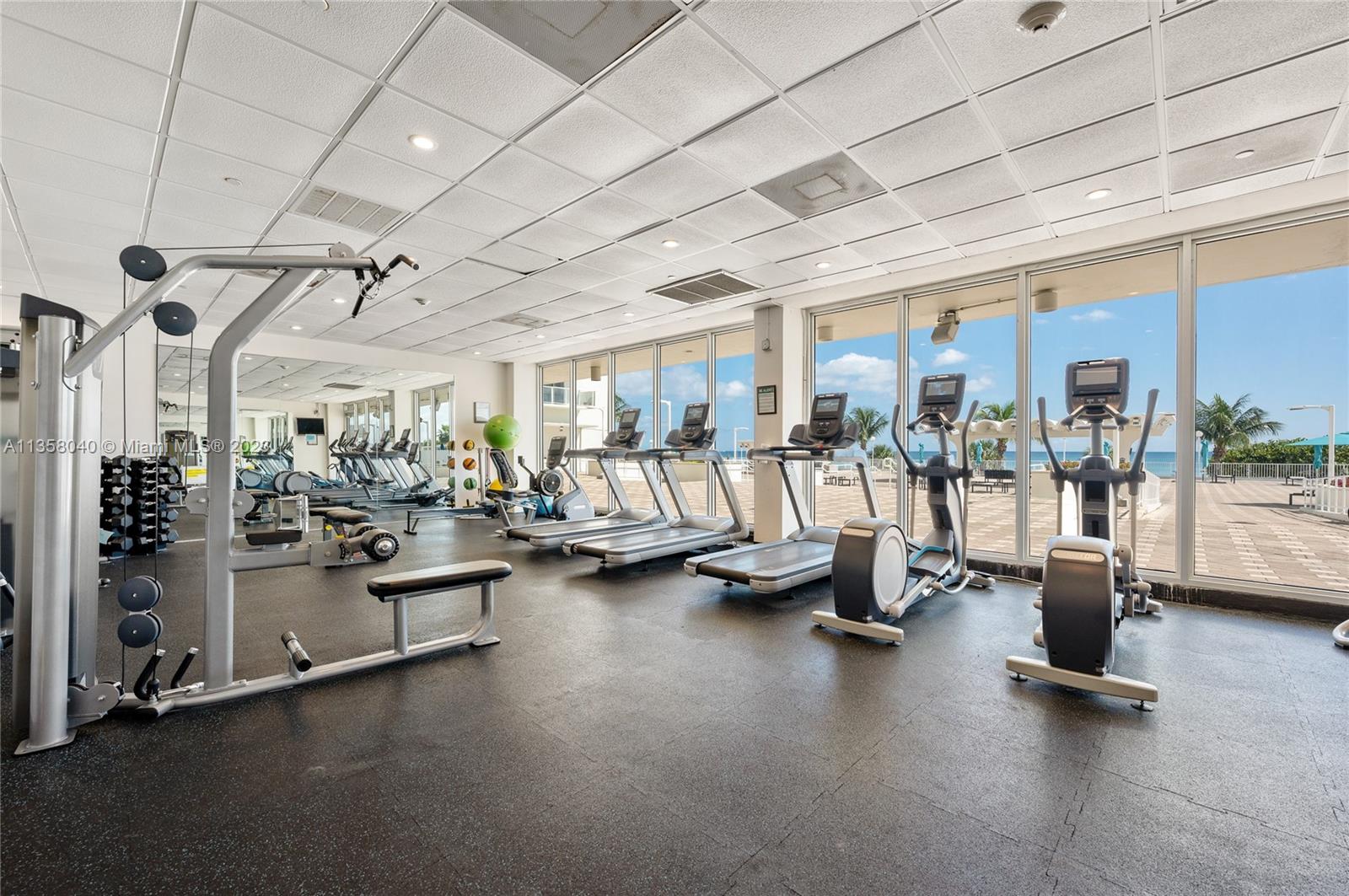 5701 Collins Ave Unit: 517