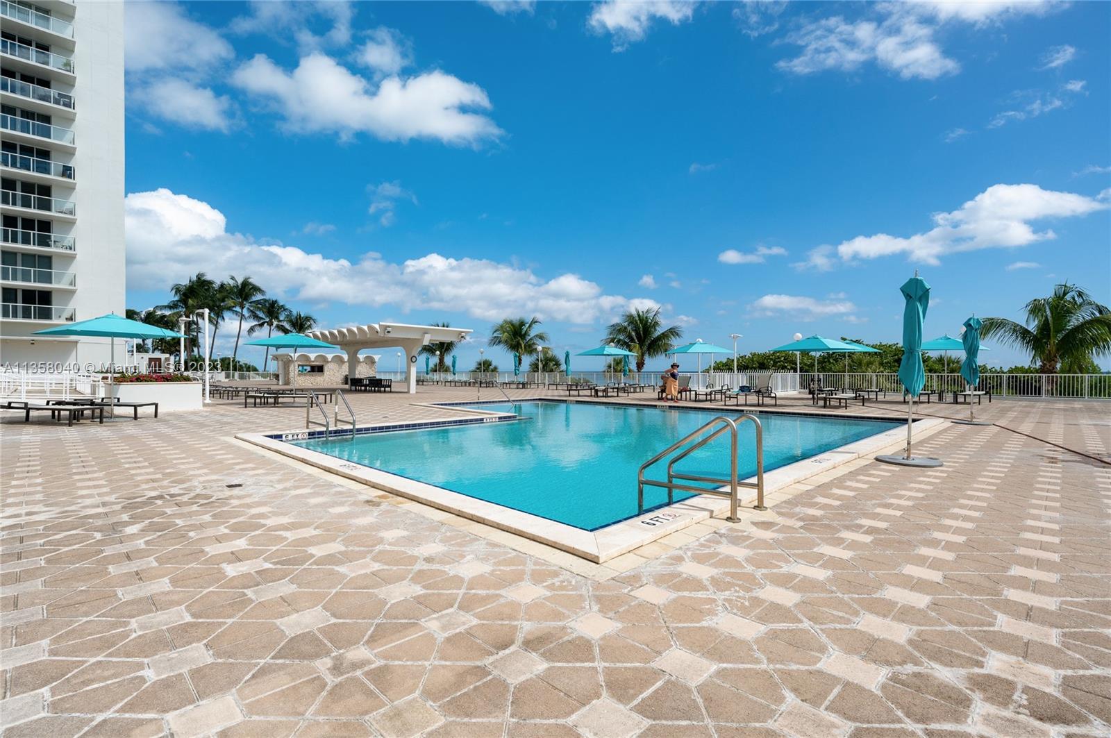 5701 Collins Ave Unit: 517