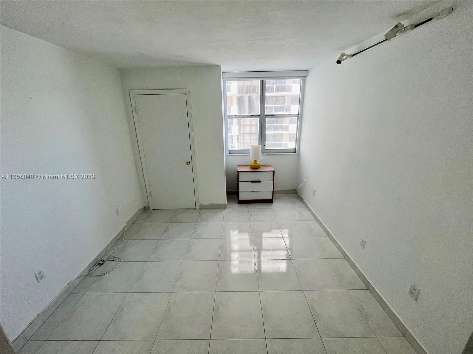5701 Collins Ave Unit: 517