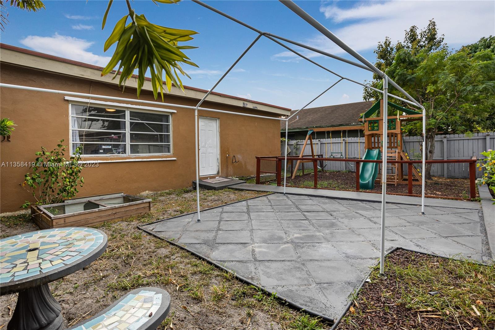 520 NW 25th Ave
