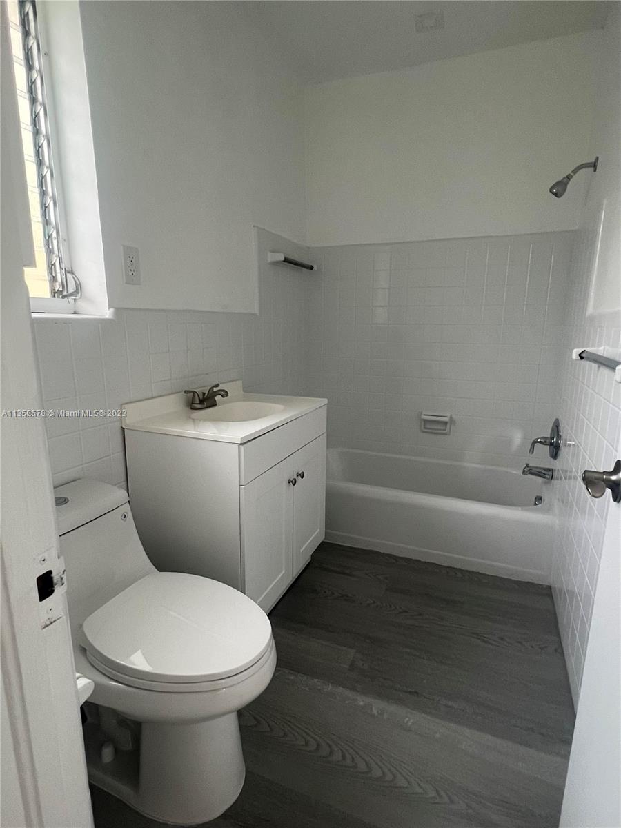 215 Zamora Ave Unit: 6