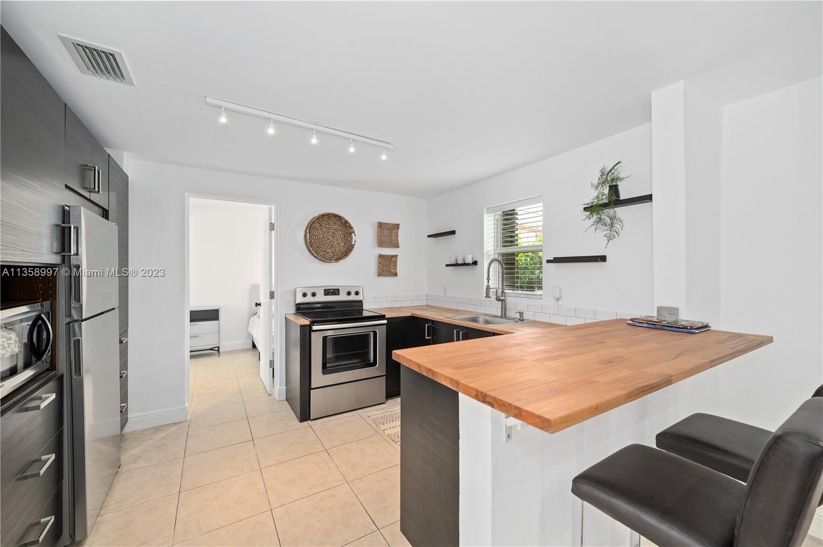 710 NE 87th St Unit: 2