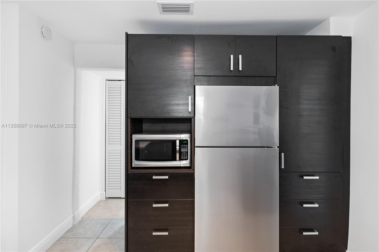 710 NE 87th St Unit: 2