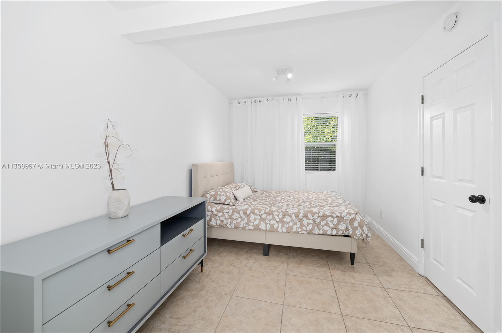 710 NE 87th St Unit: 2