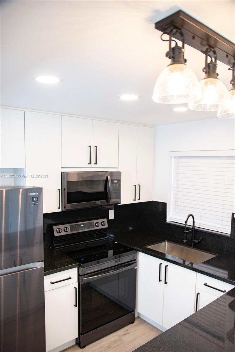 8887 Fontainebleau Blvd Unit: 105