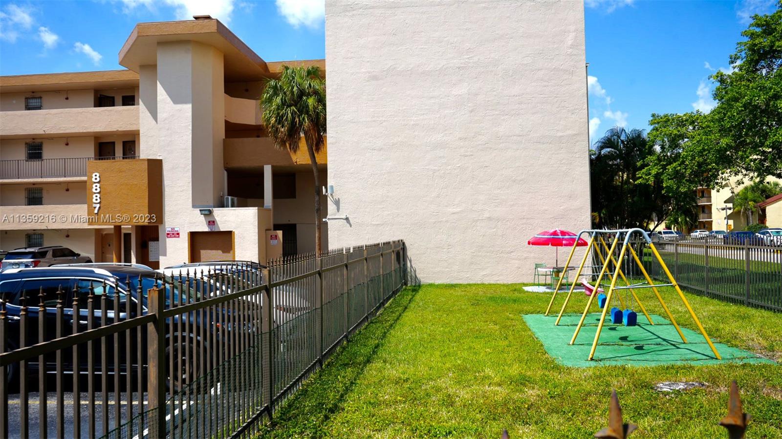 8887 Fontainebleau Blvd Unit: 105