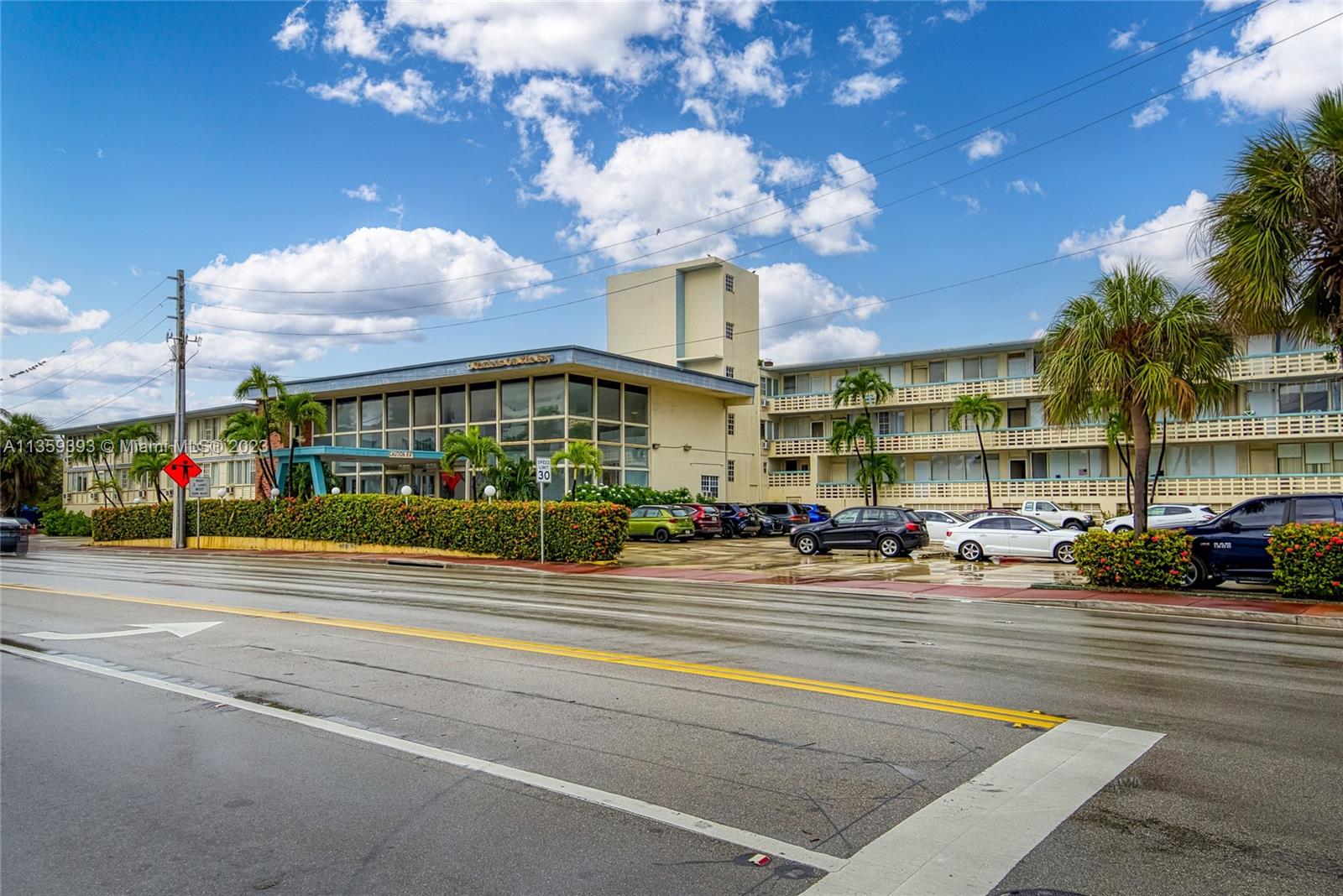 6484 Indian Creek Dr Unit: 204