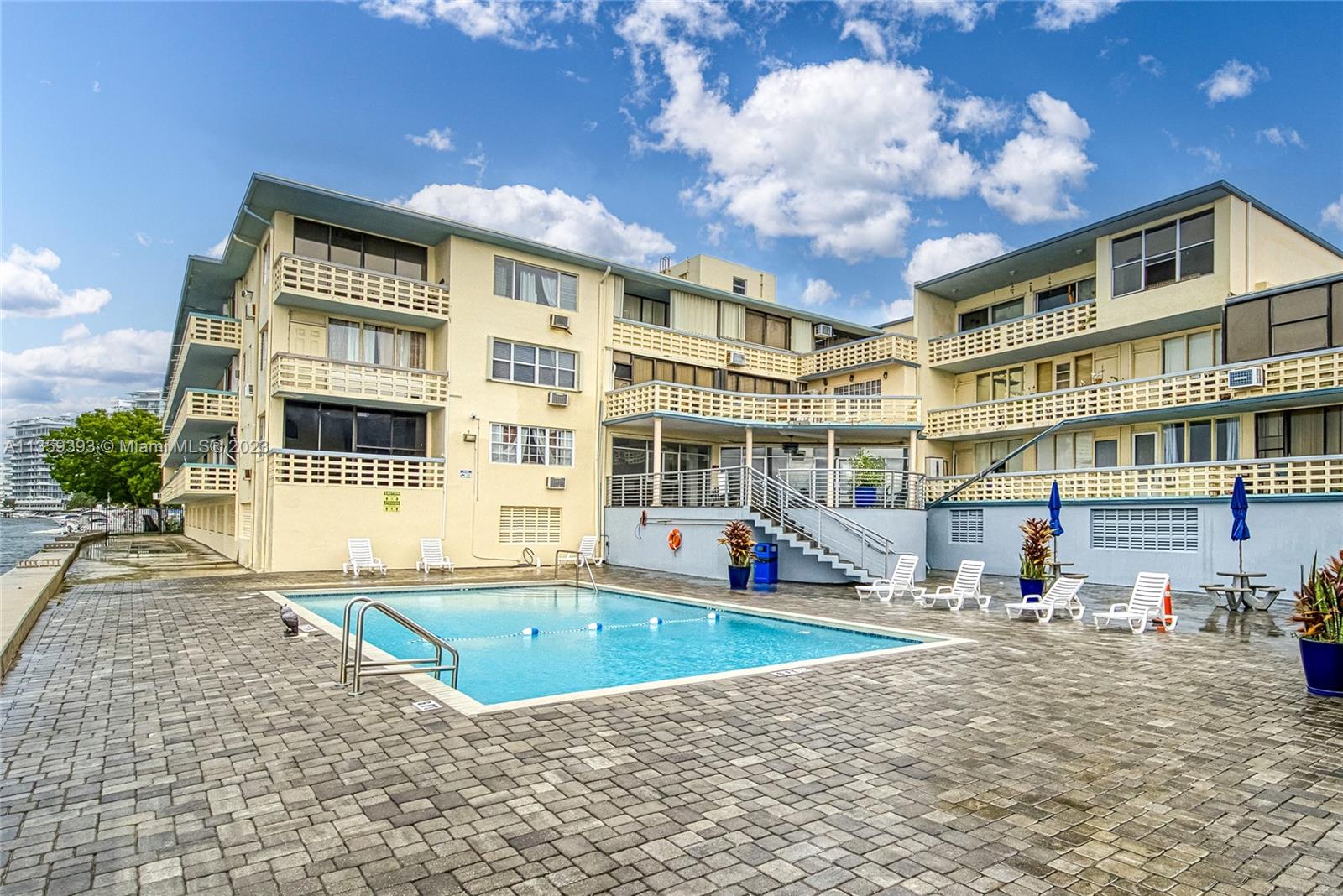 6484 Indian Creek Dr Unit: 204