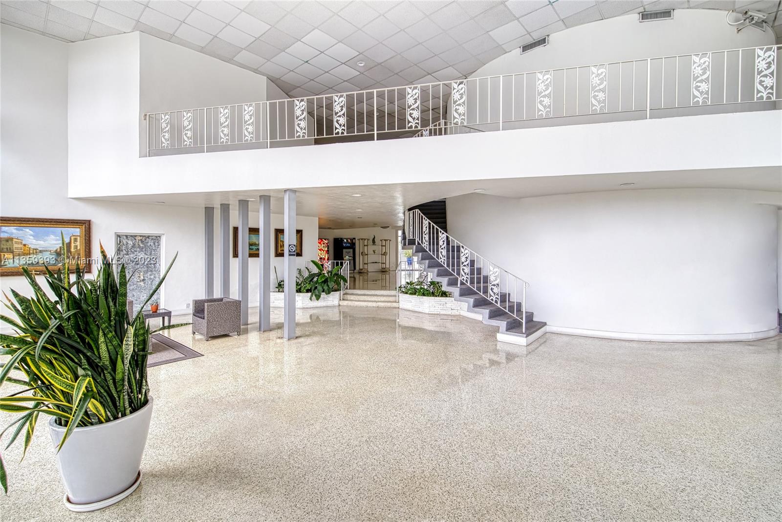 6484 Indian Creek Dr Unit: 204
