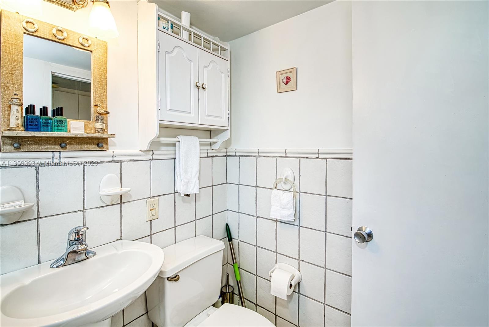 6484 Indian Creek Dr Unit: 204