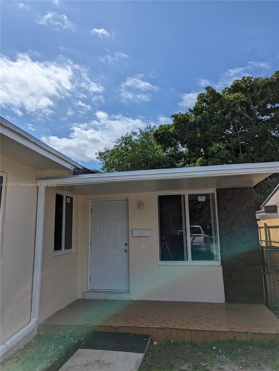 1910 NW 17th St Unit: 1910