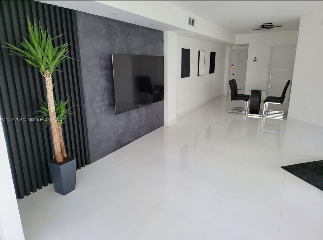 999 Brickell Bay Dr Unit: 705