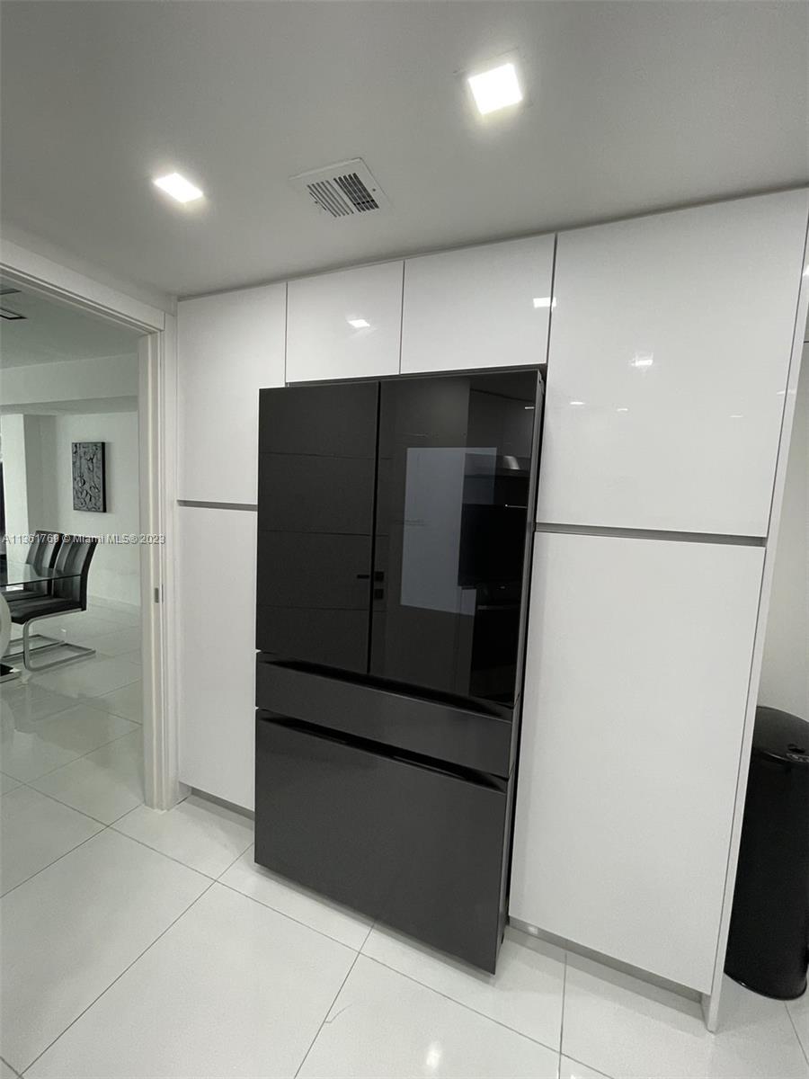 999 Brickell Bay Dr Unit: 705