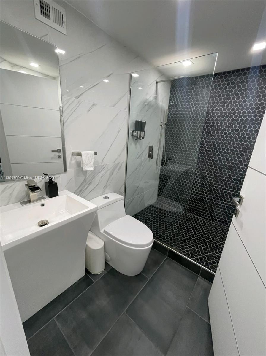 999 Brickell Bay Dr Unit: 705