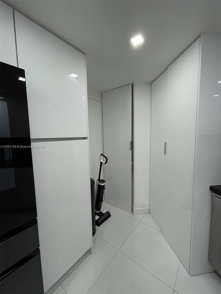 999 Brickell Bay Dr Unit: 705