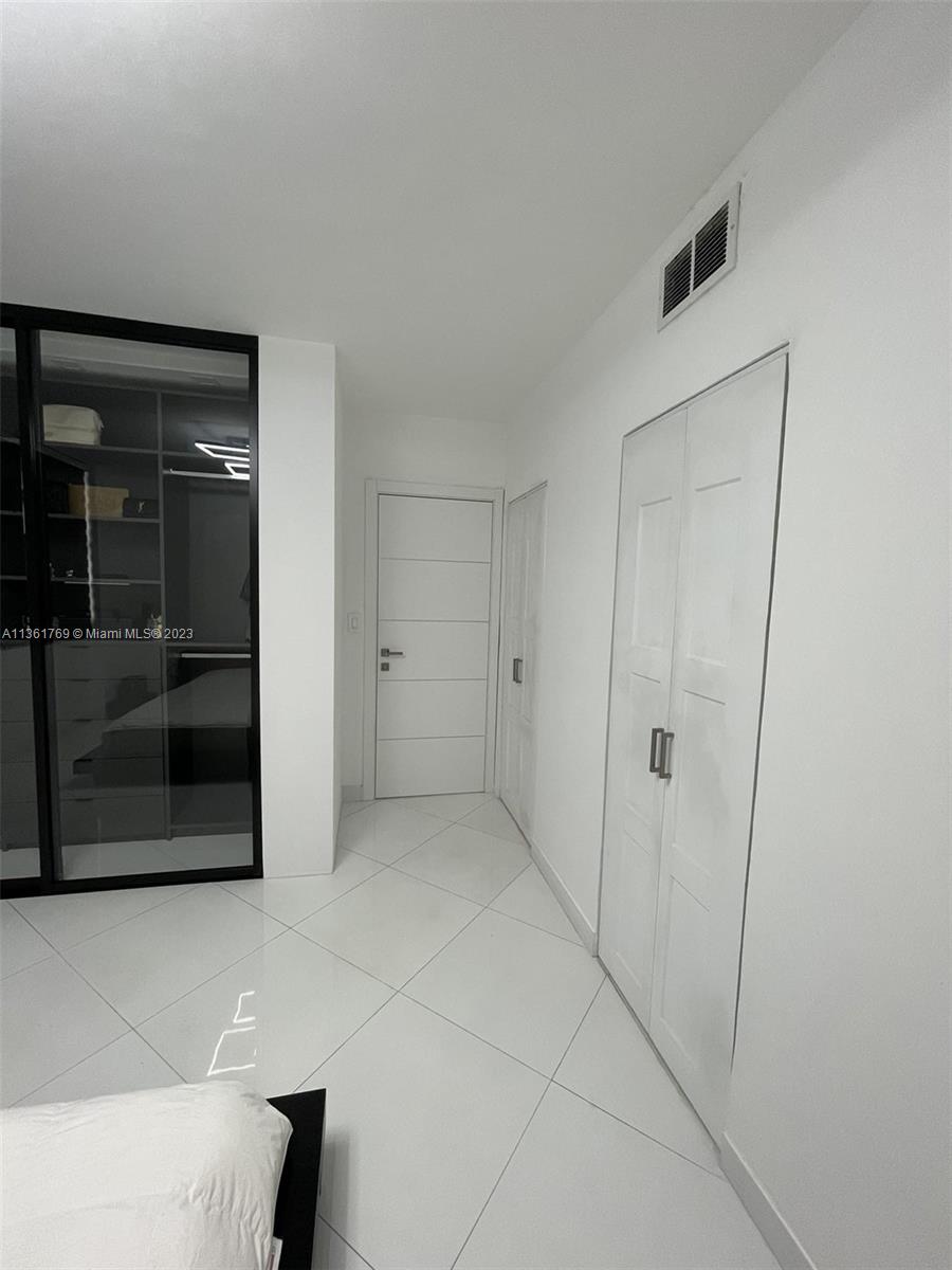 999 Brickell Bay Dr Unit: 705