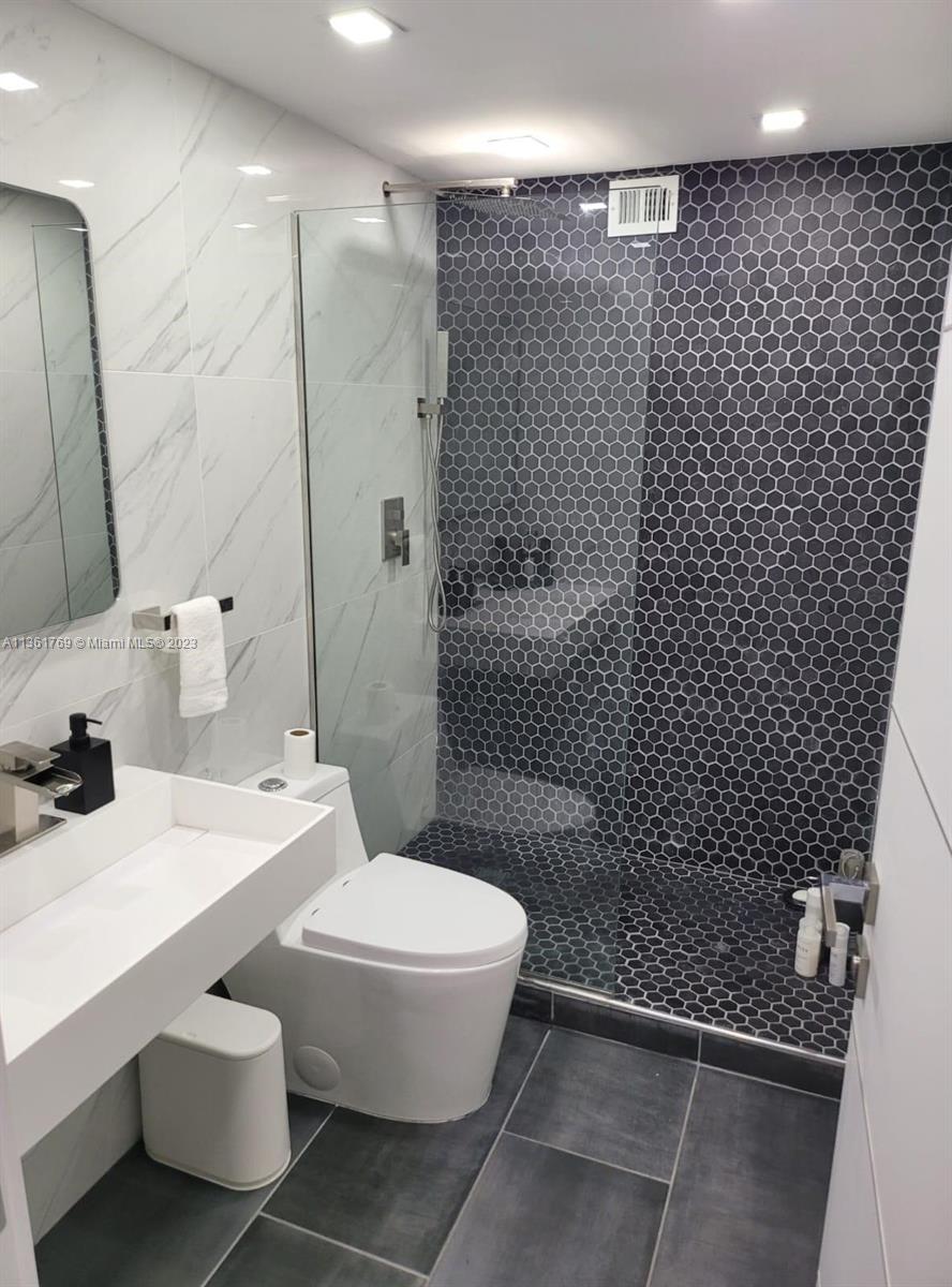 999 Brickell Bay Dr Unit: 705