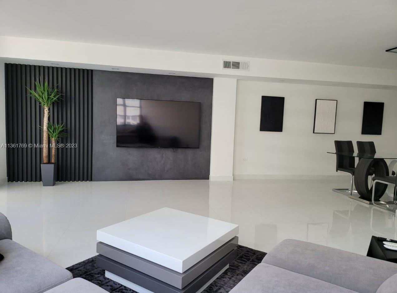 999 Brickell Bay Dr Unit: 705