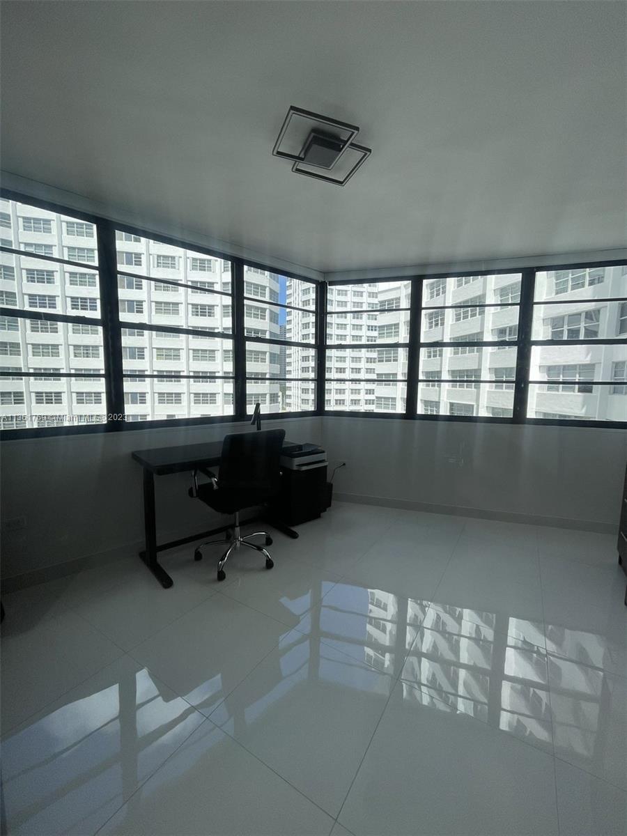 999 Brickell Bay Dr Unit: 705