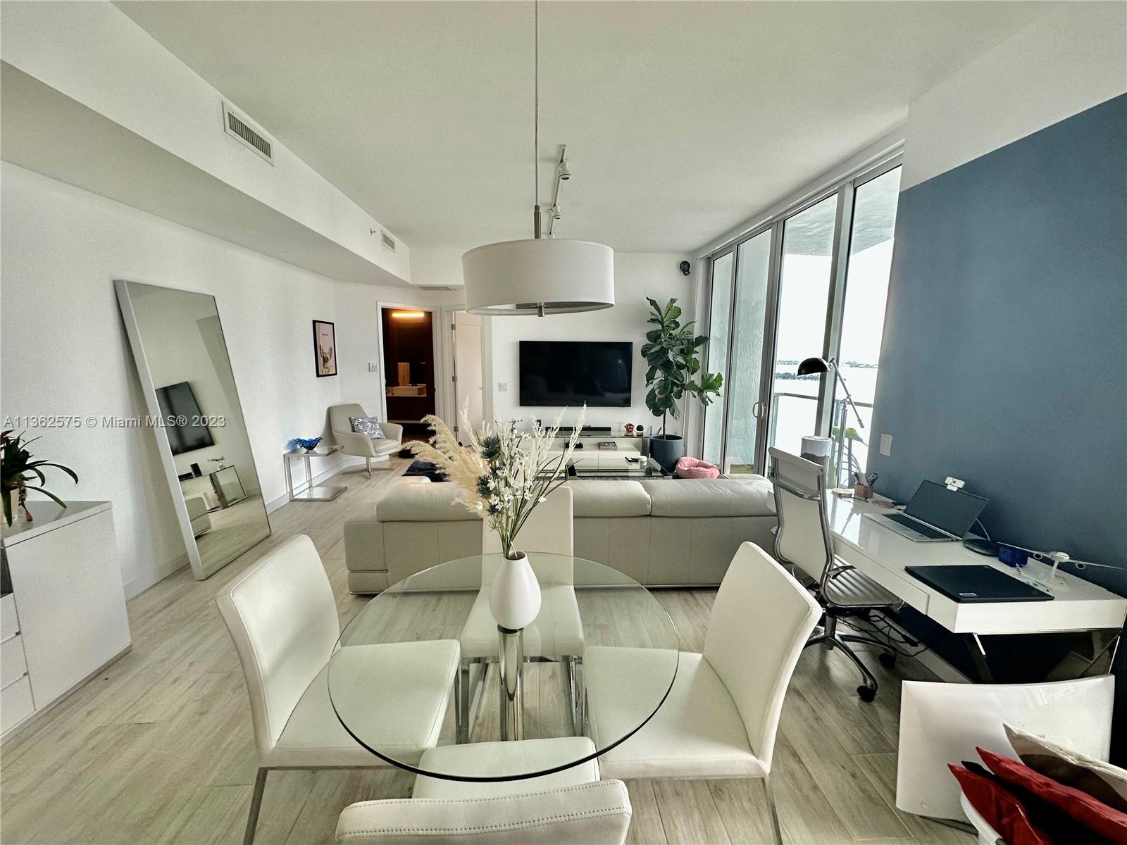 601 NE 27th St Unit: 1704