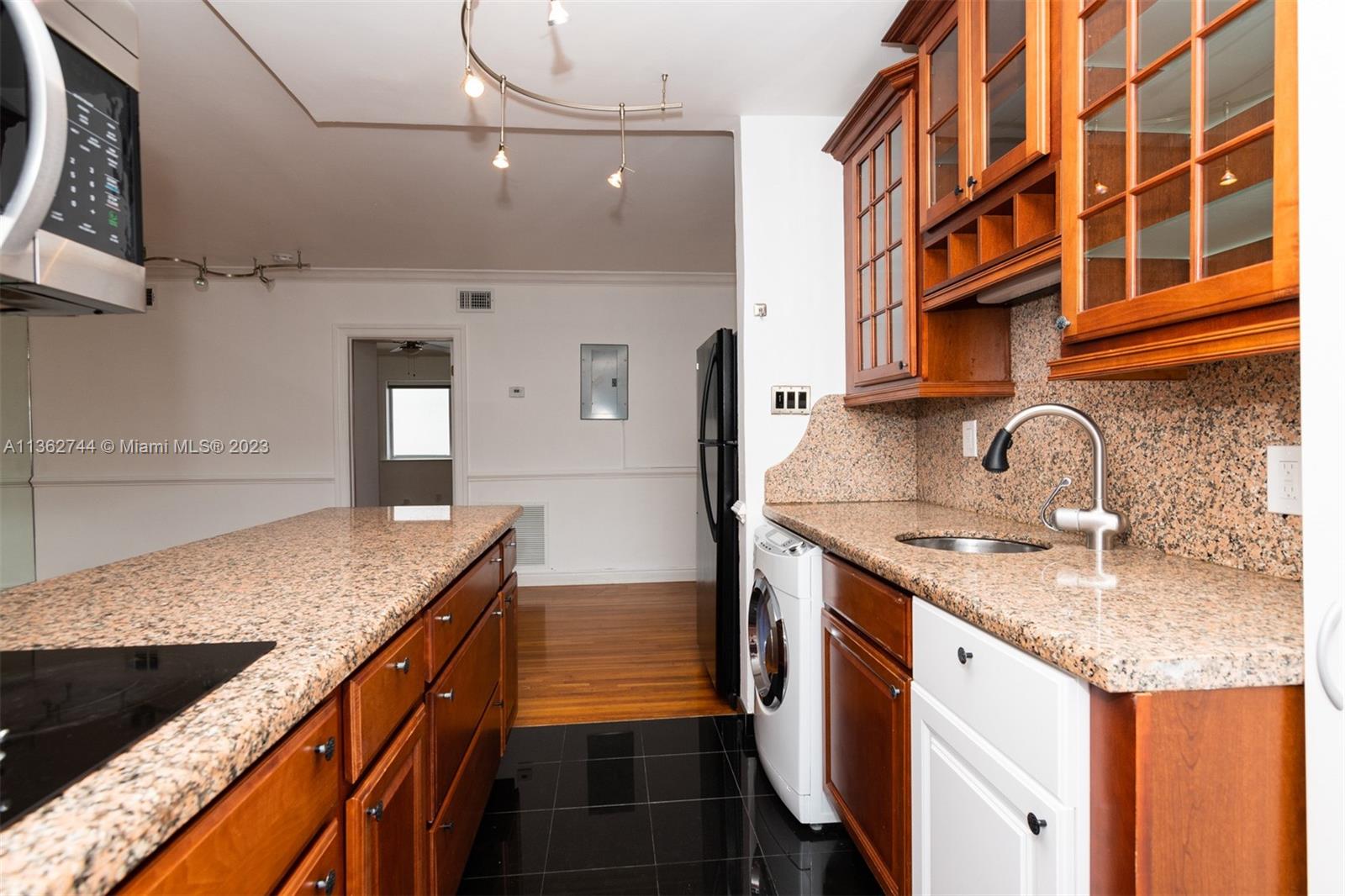 1575 West Ave Unit: 8