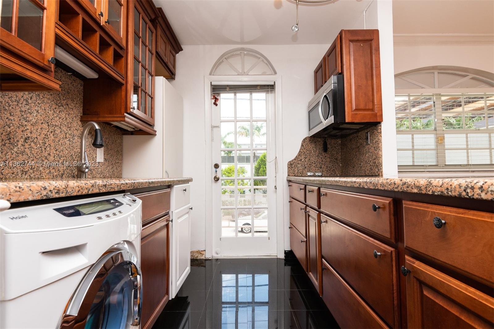 1575 West Ave Unit: 8