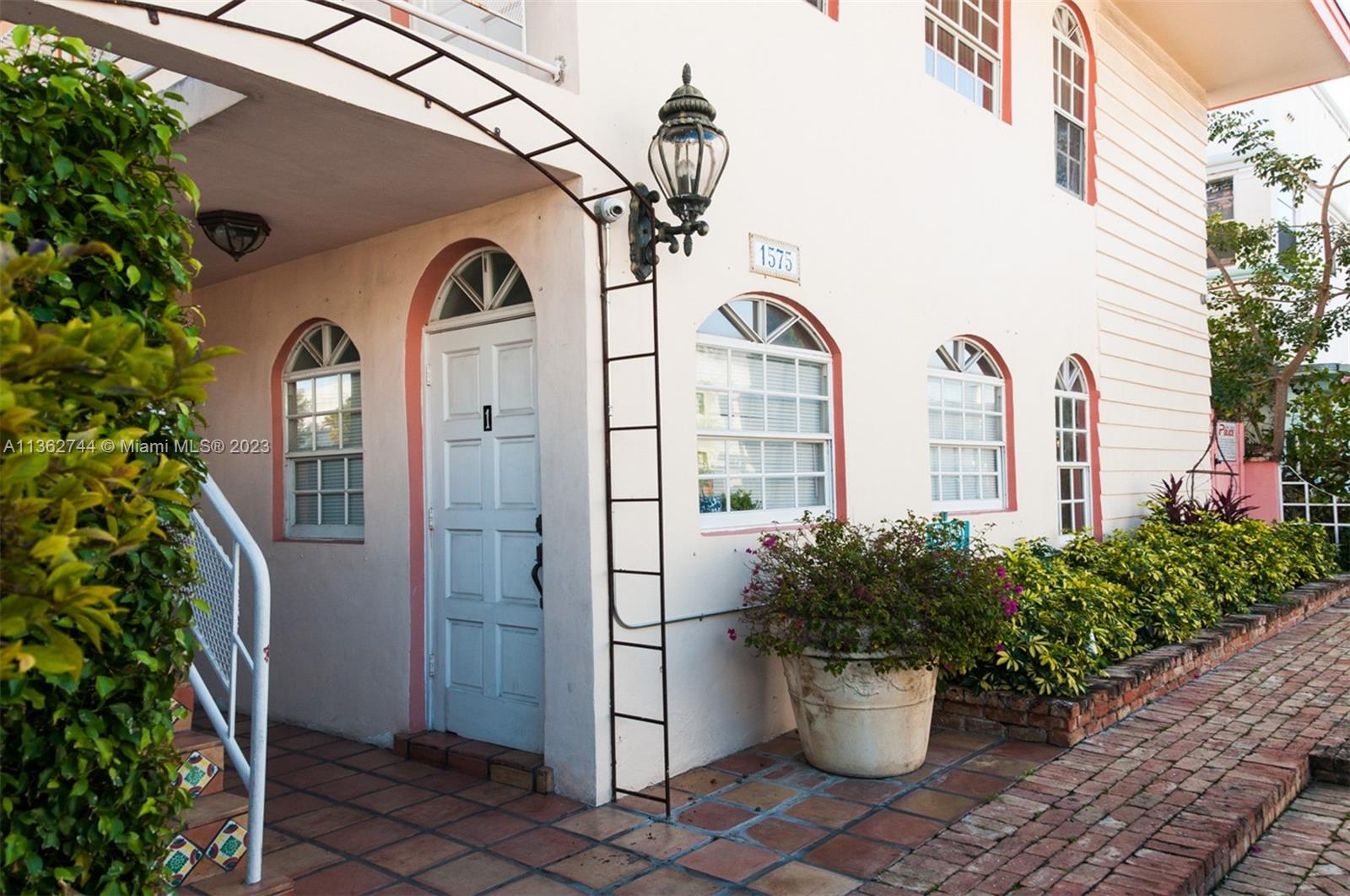 1575 West Ave Unit: 8