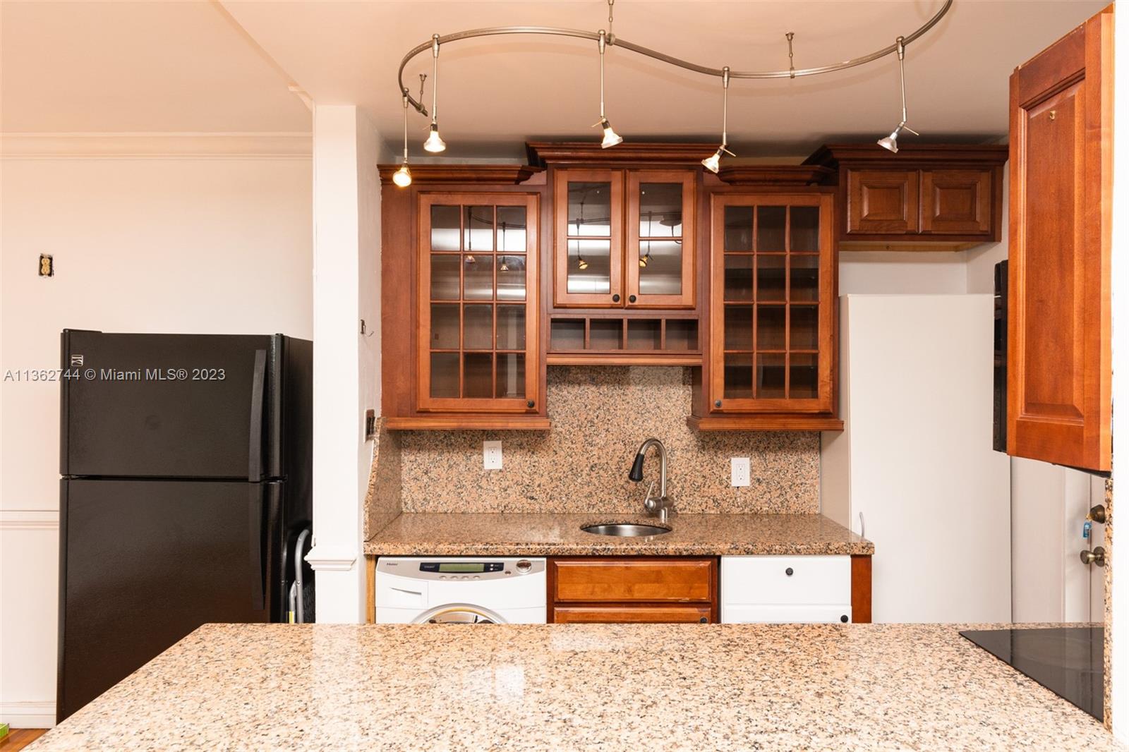 1575 West Ave Unit: 8