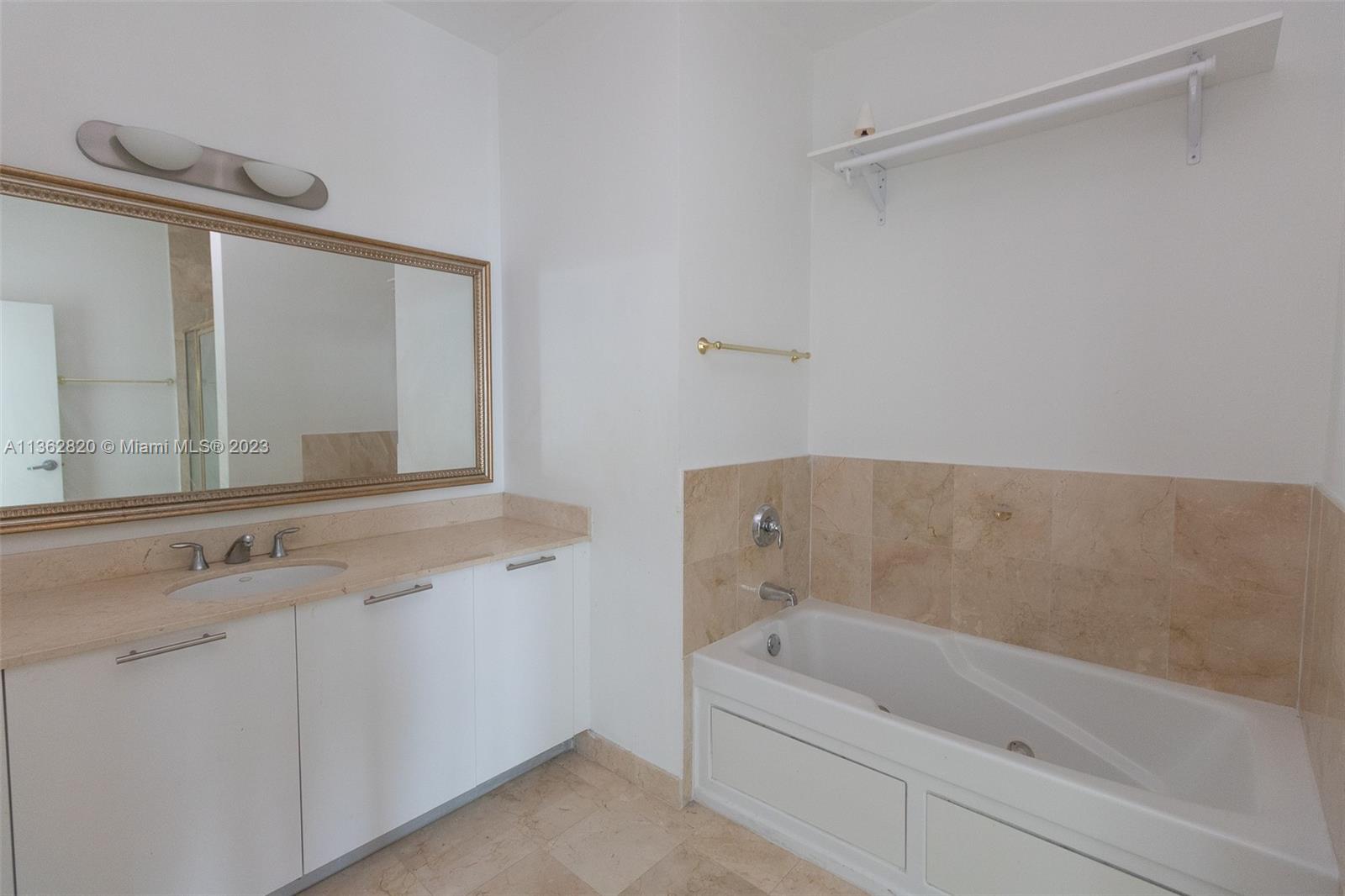 1800 N Bayshore Dr Unit: 406