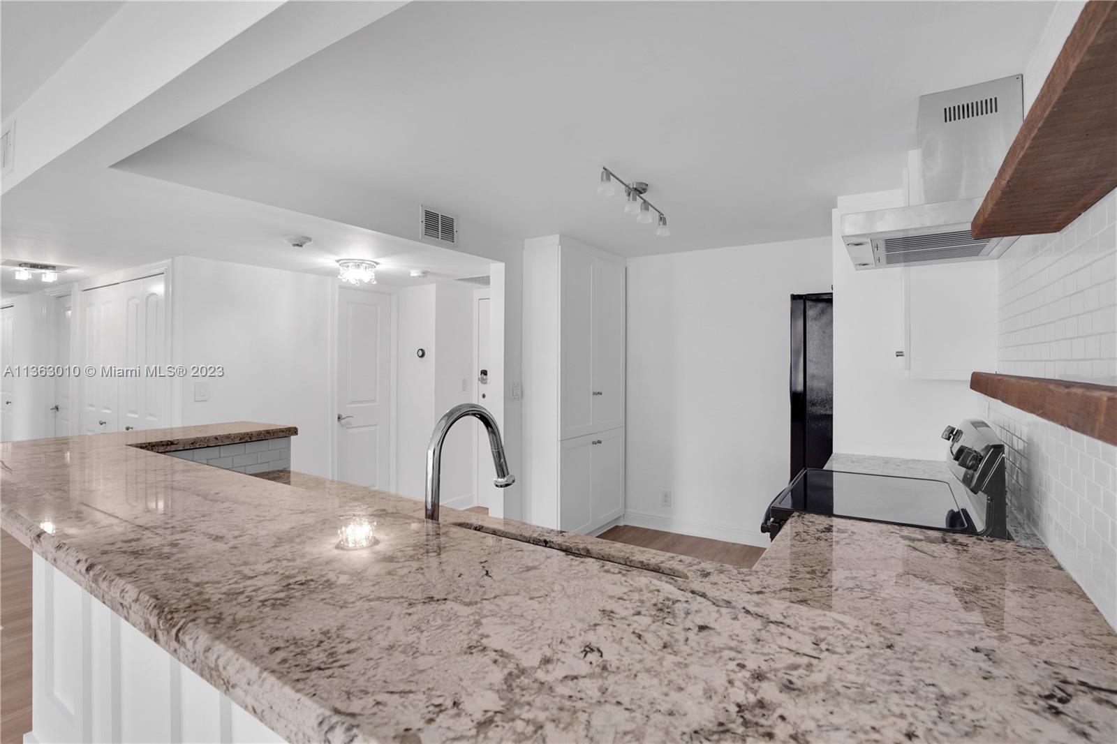 1925 Brickell Ave Unit: D1602-1603