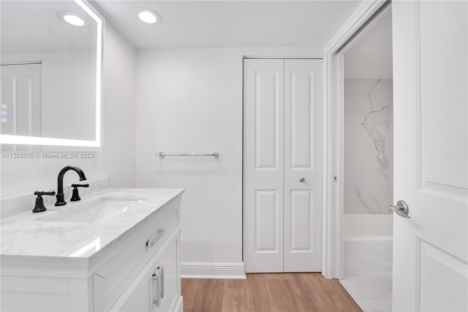 1925 Brickell Ave Unit: D1602-1603