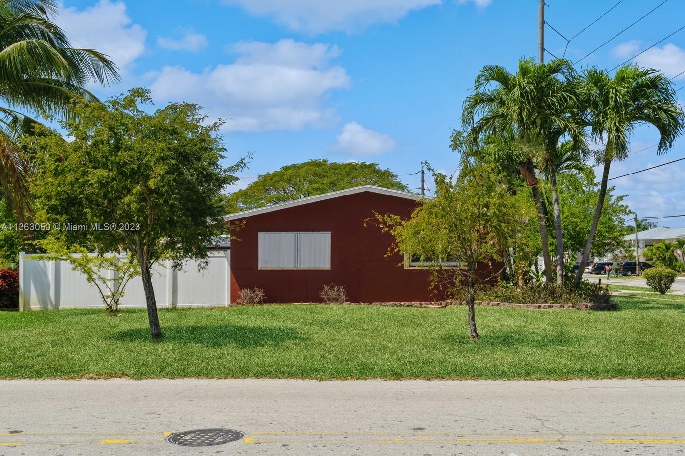 200 SW 15th St