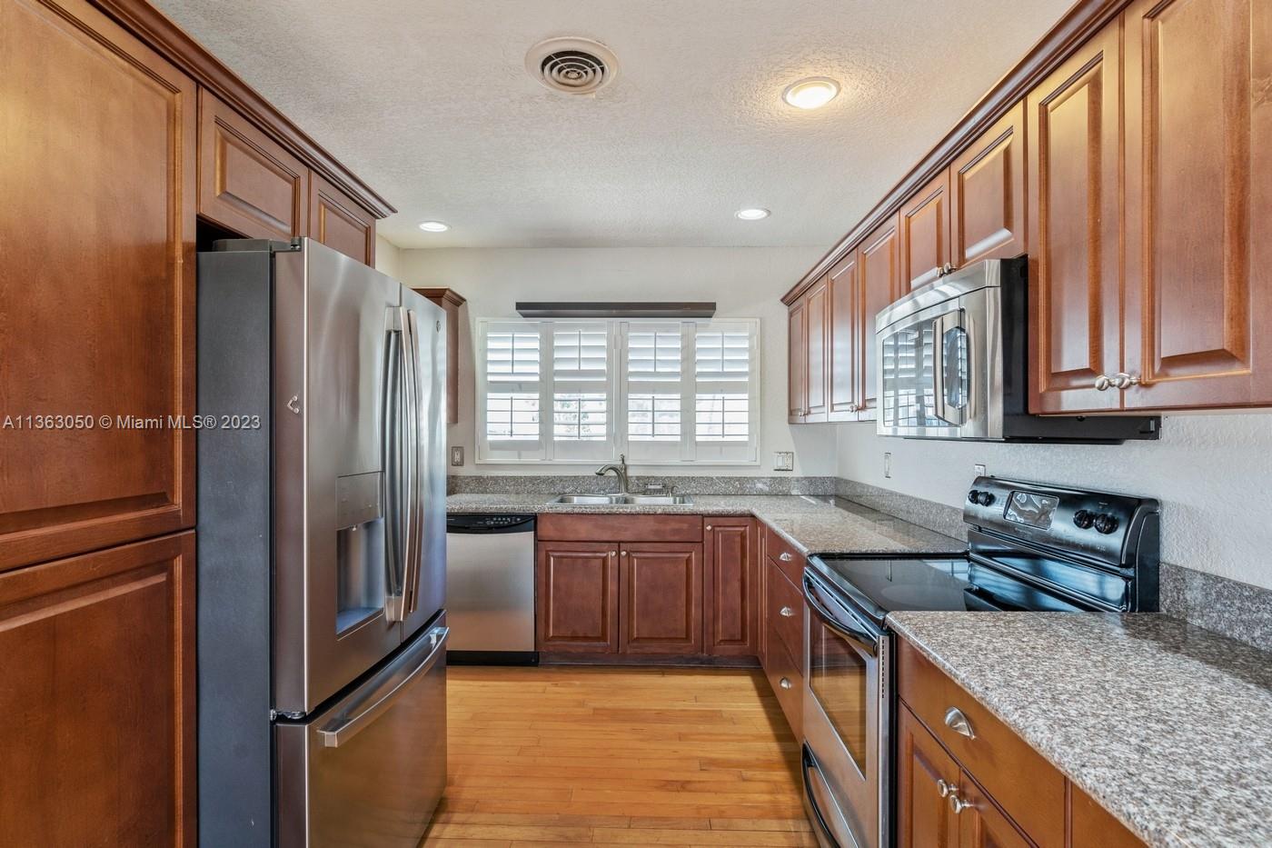 200 SW 15th St