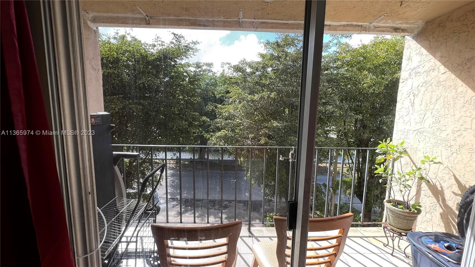 1085 W 68th St Unit: 204