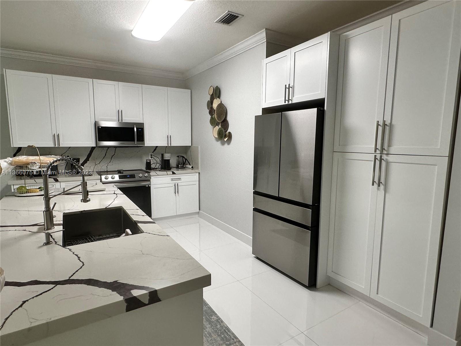 2103 NE 39th Ter