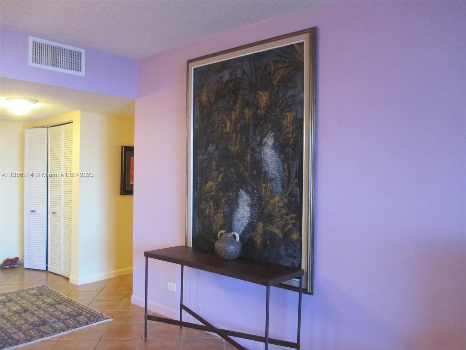 2301 Collins Ave Unit: 533