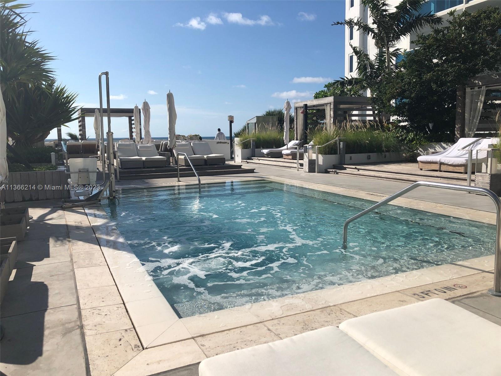 2301 Collins Ave Unit: 533