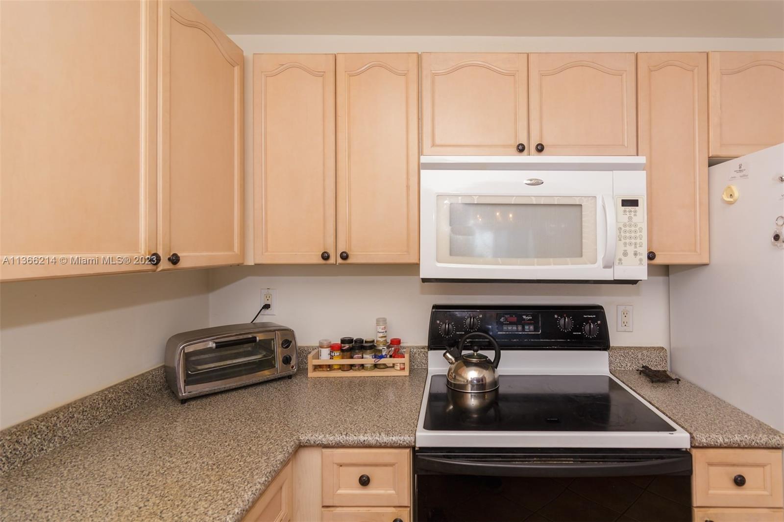 2301 Collins Ave Unit: 533