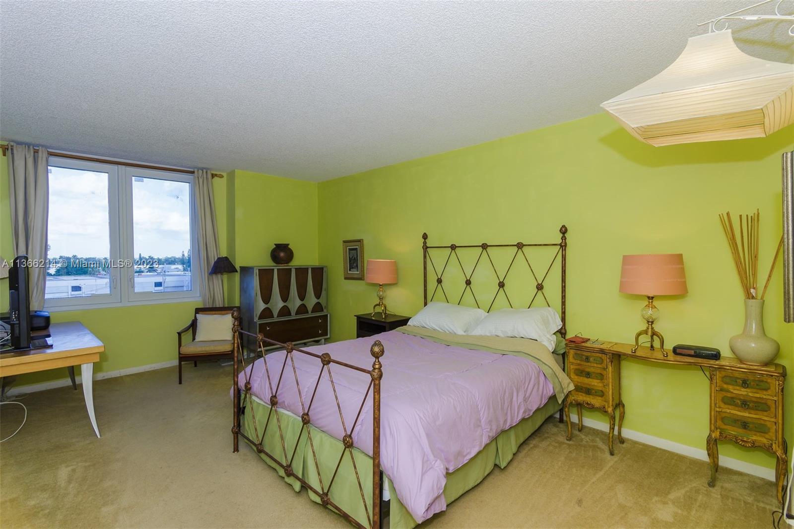 2301 Collins Ave Unit: 533