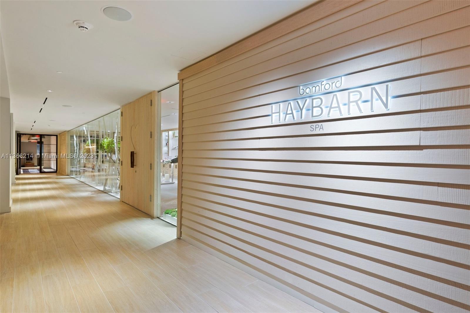 2301 Collins Ave Unit: 533