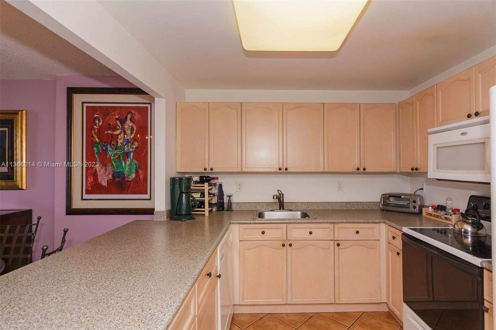 2301 Collins Ave Unit: 533