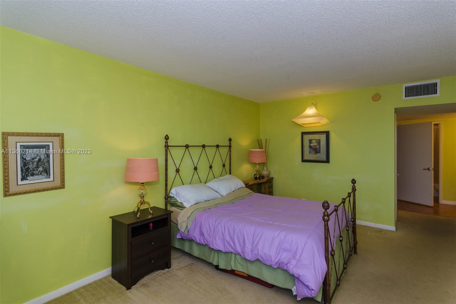2301 Collins Ave Unit: 533