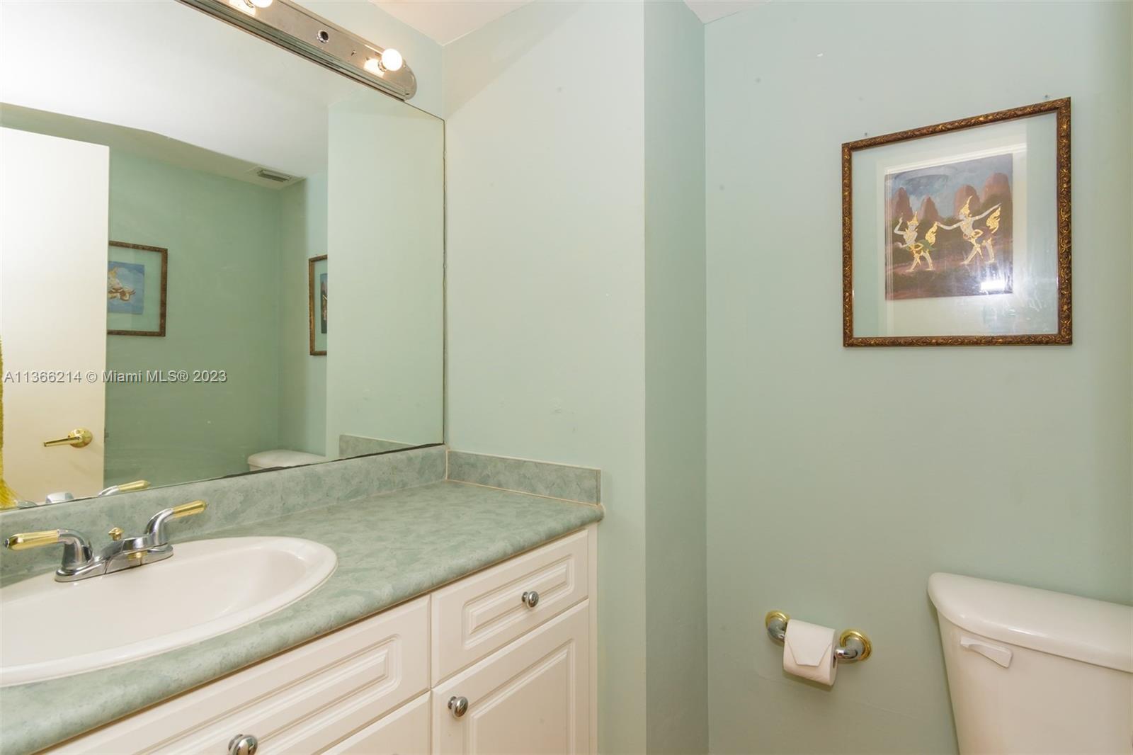 2301 Collins Ave Unit: 533