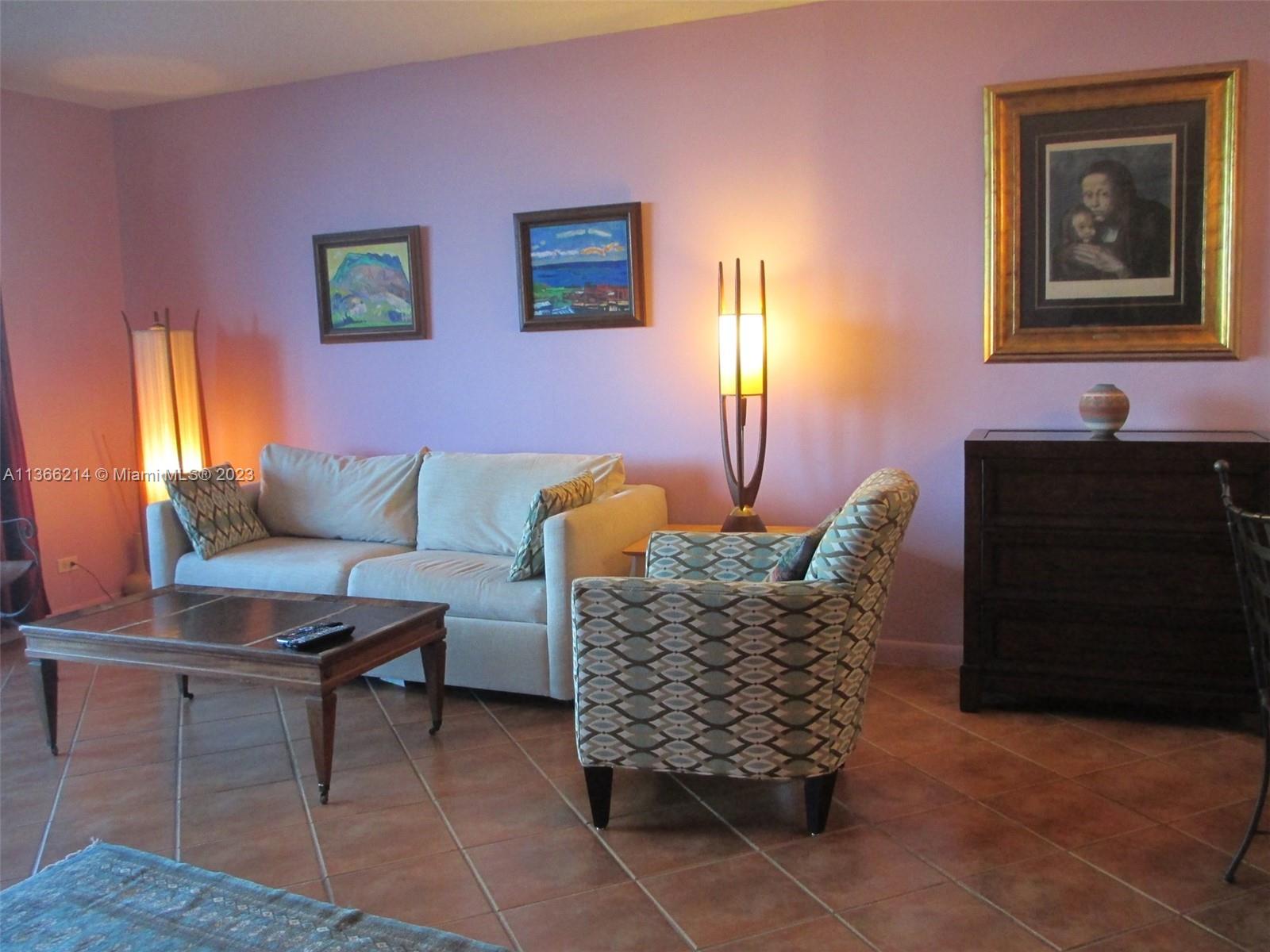 2301 Collins Ave Unit: 533