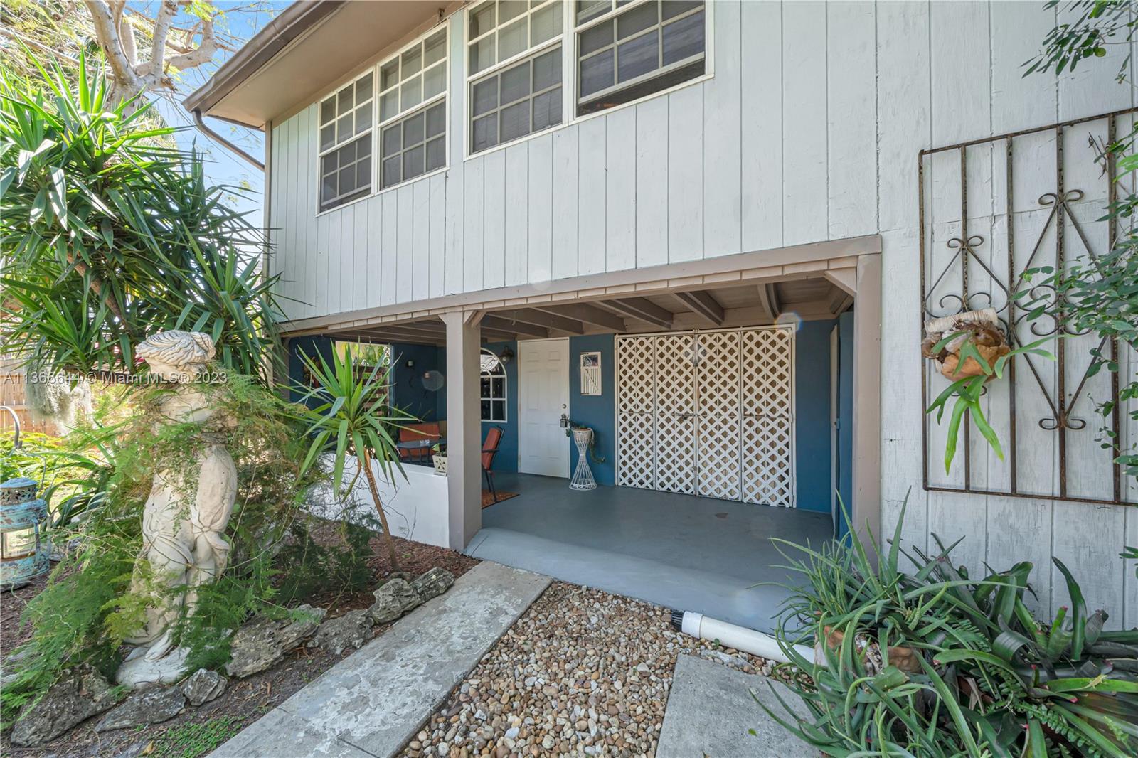 526 SW 3rd St