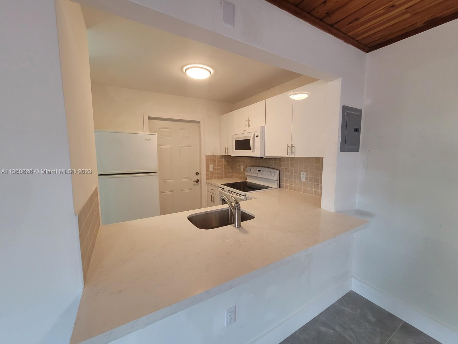3575 NW 14th St Unit: B