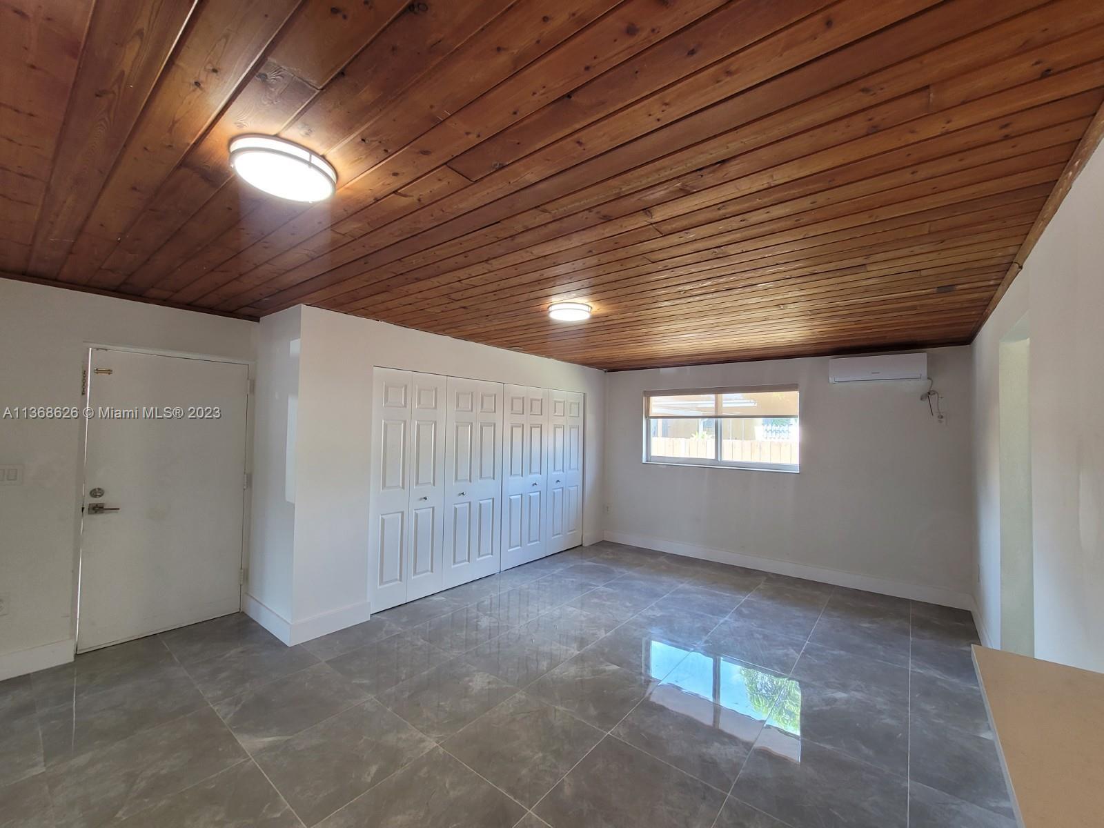 3575 NW 14th St Unit: B