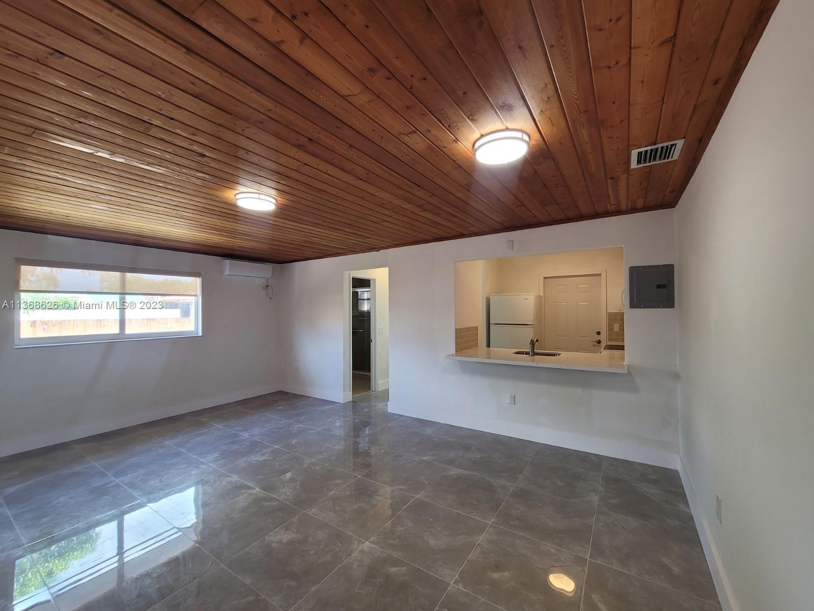 3575 NW 14th St Unit: B