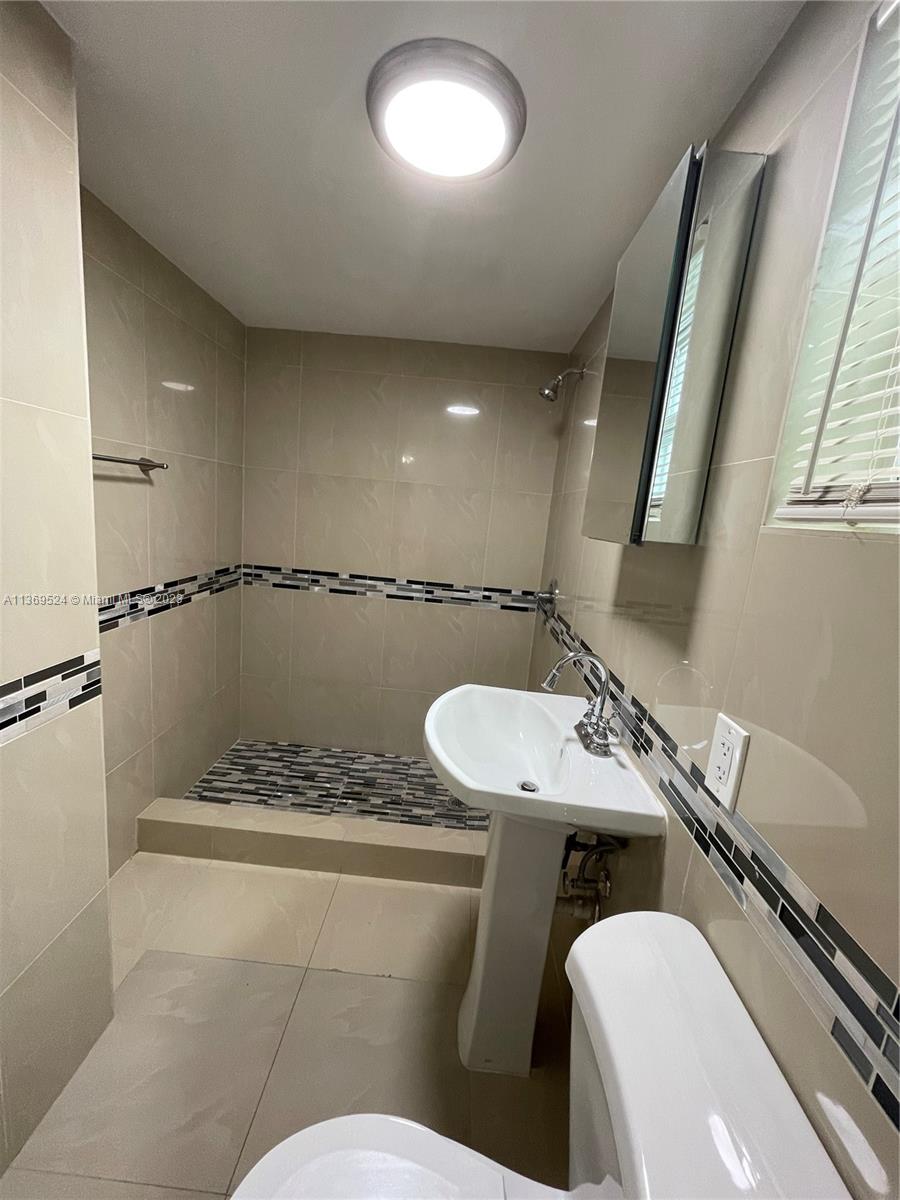 1864 NW 24th St Unit: 2